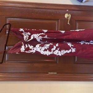 Women’s mermaid spaghetti straps lace prom dress with appliqués.